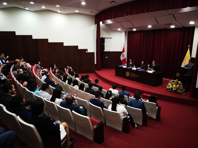Ceremonia Graduación Alumnos Diplomatura Idiomas PUCP