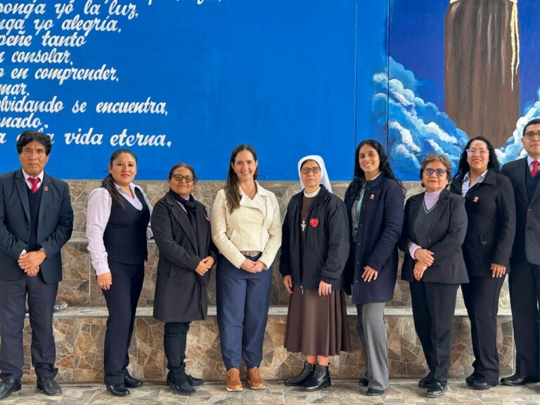 Fortaleciendo futuro profesional Idiomas PUCP