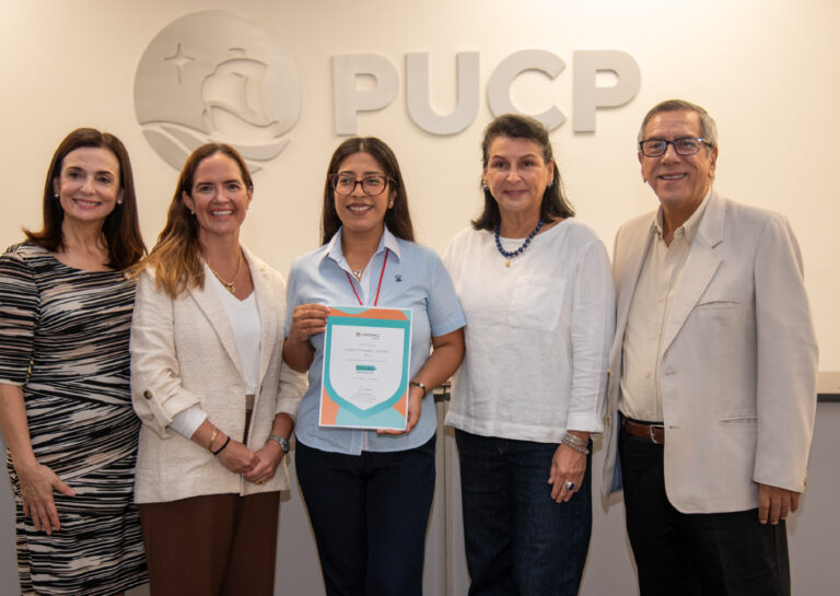 Idiomas PUCP reconoce colegios